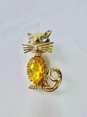 Gold Cat Brooch with Yellow Gemstone - Unbranded